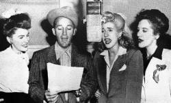 Lieder von Bing Crosby & The Andrews Sisters kostenlos online schneiden.